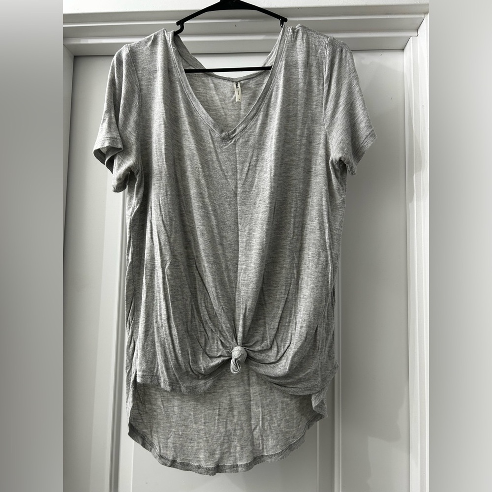 Tresics plain grey t shirt. Size large.